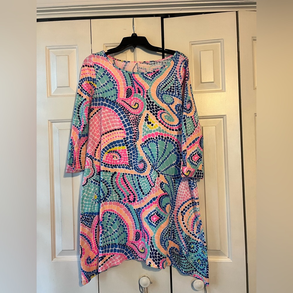 Lilly Pulitzer
Edna Dress in "Tile Wave Reduced" Print
3/4 Sleeve
Waterfall Hem